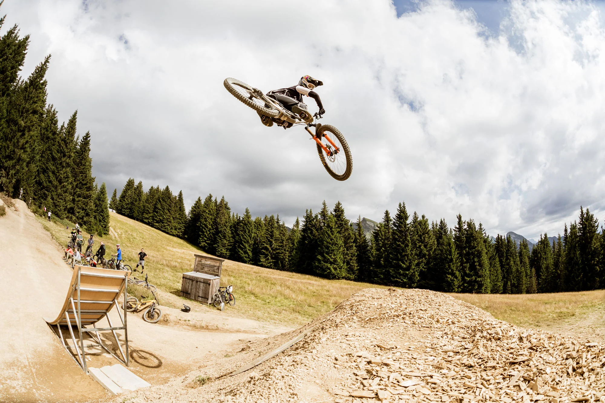 HUNT Proven Carbon Race Enduro MTB Mullet Wheelset - Image 10
