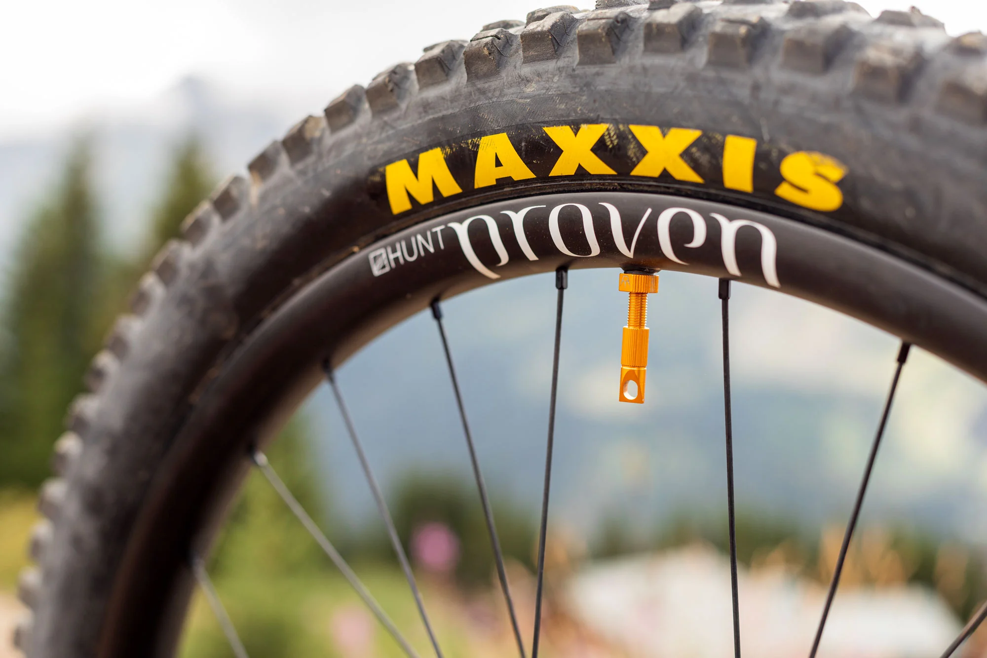 HUNT Proven Carbon Race Enduro MTB Mullet Wheelset - Image 4