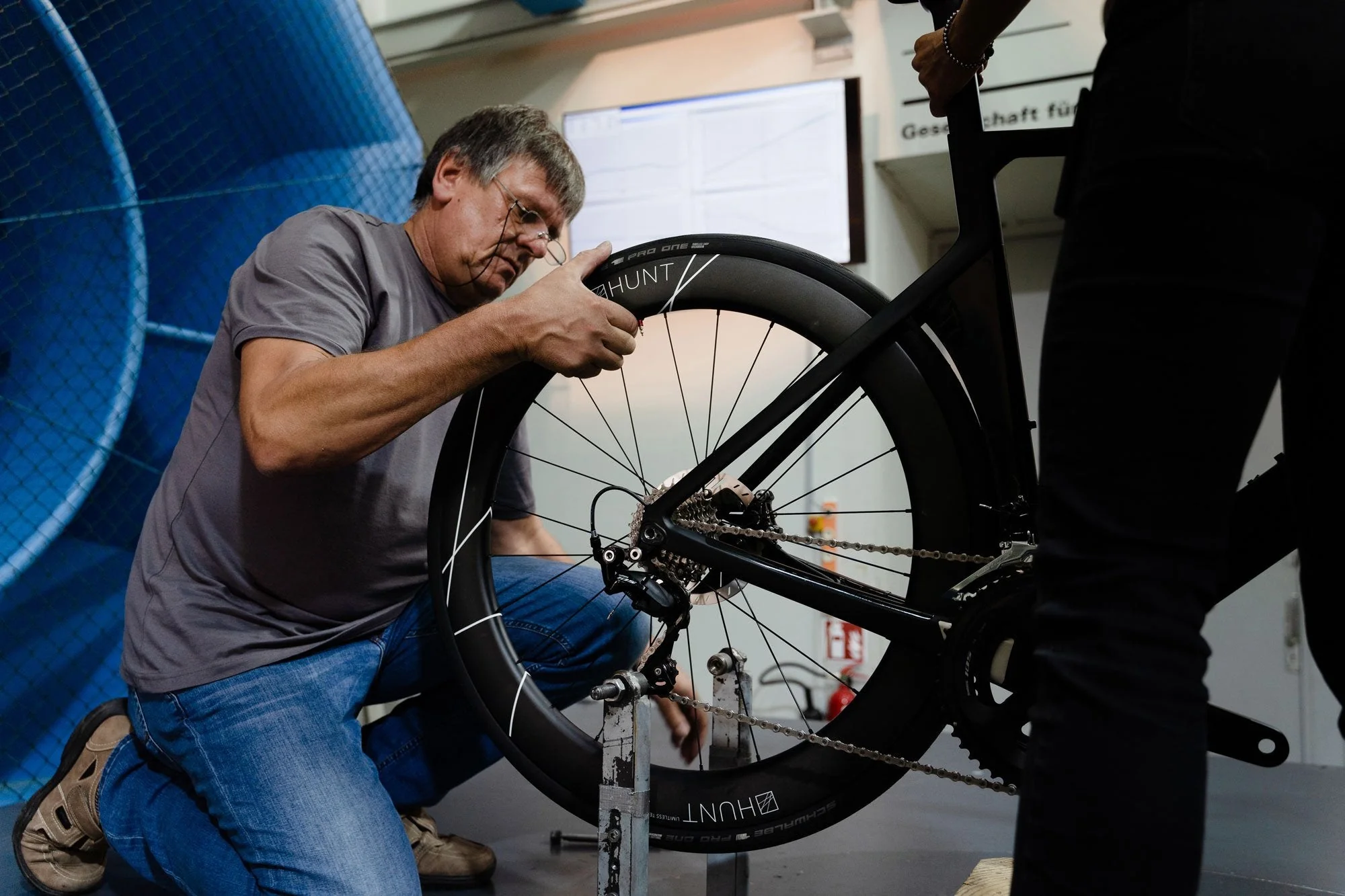 RE:NEW HUNT 60 Limitless Aero Disc Wheelset | Single Wheel - Image 13